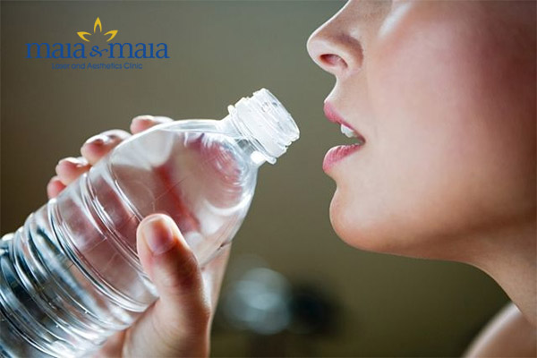 Uống đủ nước mỗi ngày Uống đủ nước mỗi ngày