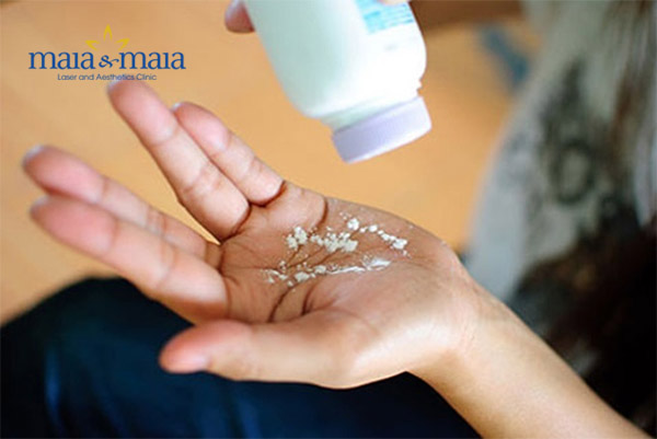 Cách trị thâm nách bằng phấn rôm Cách trị thâm nách bằng phấn rôm
