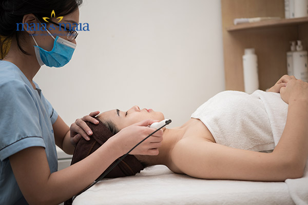 Nhân viên y tá hỗ trợ trị liệu chuyên sâu cho da thường Nhân viên y tá hỗ trợ trị liệu chuyên sâu cho da thường