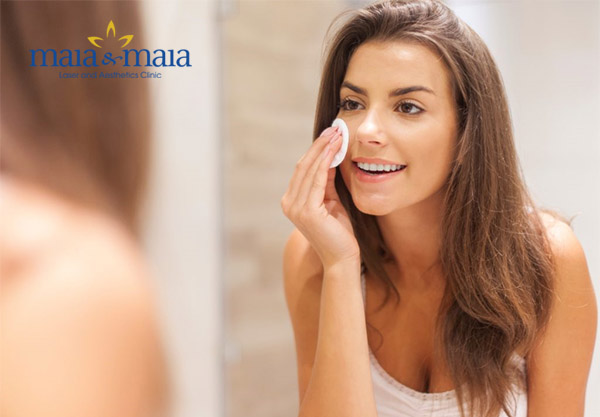 Không tẩy trang sẽ gây bít tắc lỗ chân lông Không tẩy trang sẽ gây bít tắc lỗ chân lông