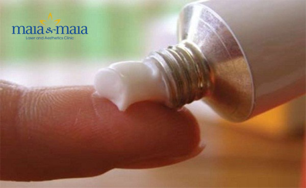 Nhiều người tự ý bôi thuốc khi chưa có sự chỉ định của bác sĩ Nhiều người tự ý bôi thuốc khi chưa có sự chỉ định của bác sĩ