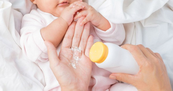 Sử dụng phấn rôm đúng cách Sử dụng phấn rôm đúng cách