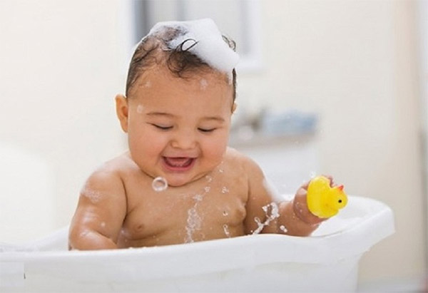 Lựa chọn sữa tắm phù hợp với trẻ Lựa chọn sữa tắm phù hợp với trẻ