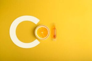 Sử dụng AHA, BHA cùng hoạt chất chứa Vitamin C