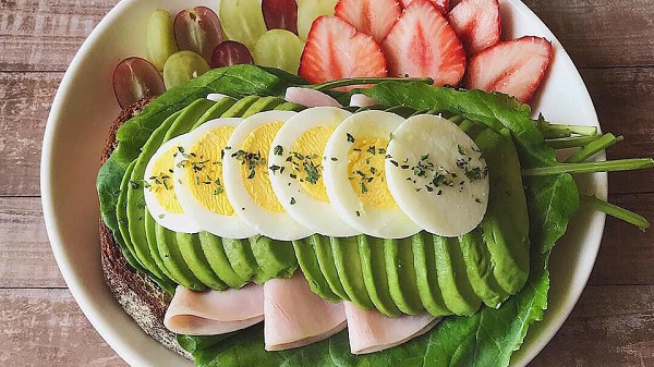 Nên tiêu thụ các thực phẩm có lợi cho sự phát triển của tóc