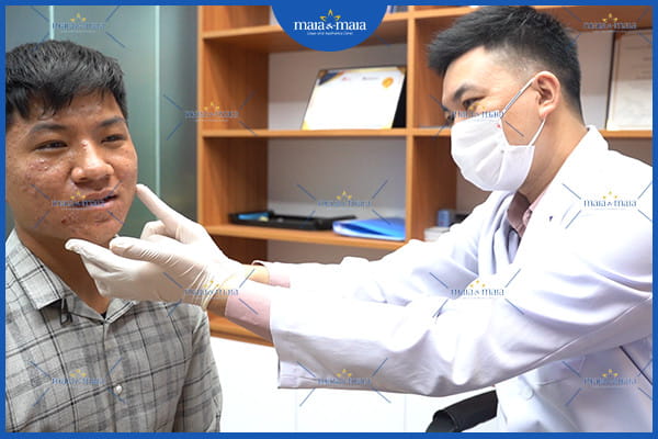 Mụn trứng cá ở tai
